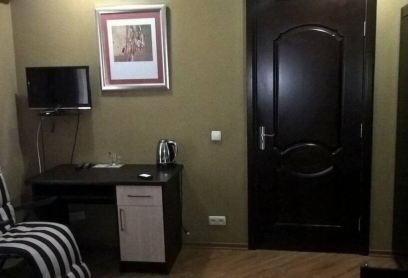 Standard Room, Isaka