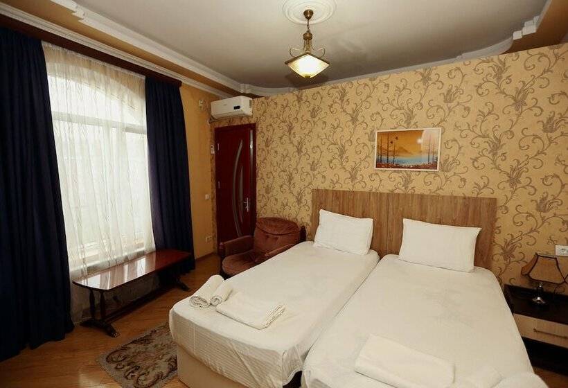 Standard Room, Isaka