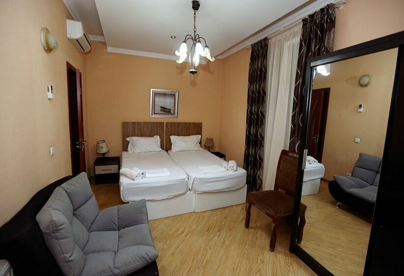 Standard Room, Isaka