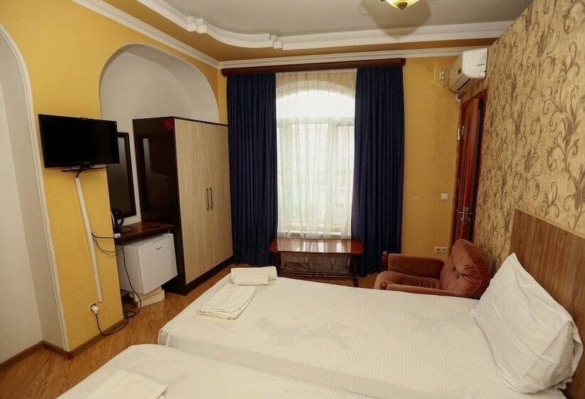 Standard Room, Isaka