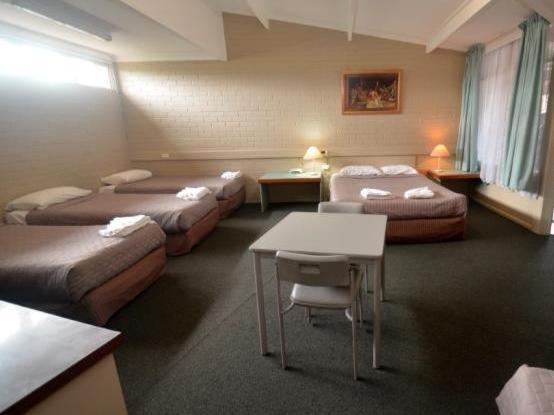 Семейный Номер, Parkview Motor Inn