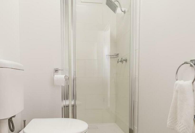Quarto Triplo Economy, Somerset