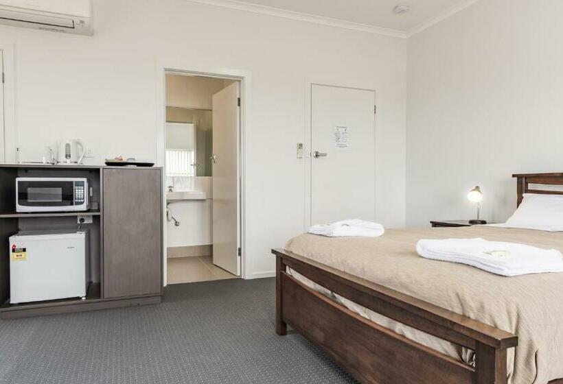 חדר אקונומי לשלושה, Somerset