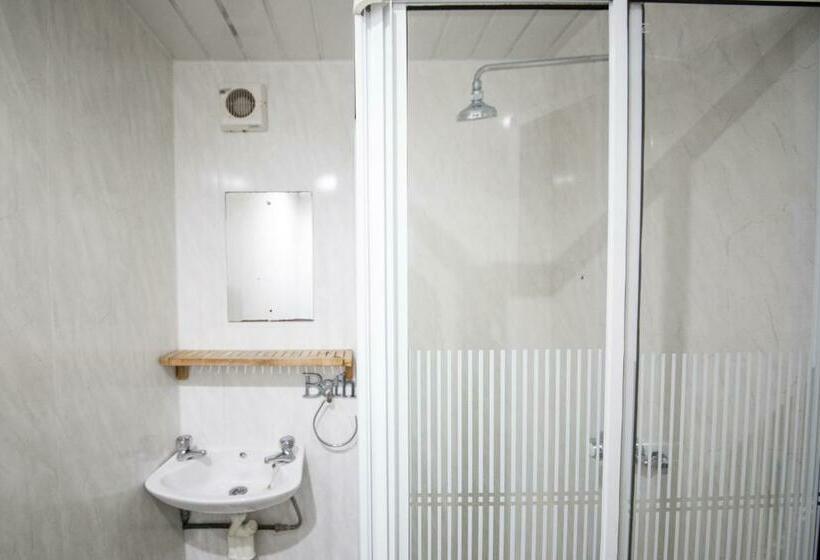 디럭스 패밀리 룸, Myroomz Hollingdales