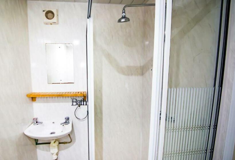 디럭스 패밀리 룸, Myroomz Hollingdales