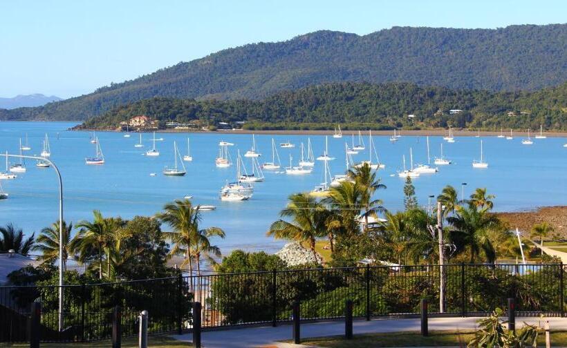 Апартаменты 1 Спальня Вид на Море, Waterview Airlie Beach