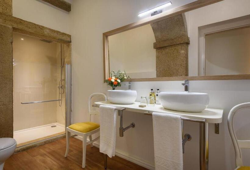 Basic Room, Alecrim Ao Chiado