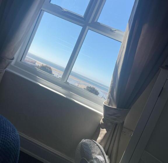 غرفة قياسية مطلّة علي البحر, The Wash & Tope