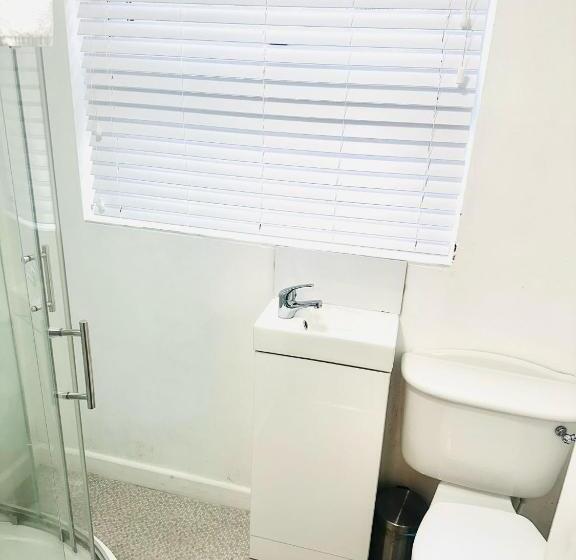 غرفة أساسية فردية, The Wash & Tope