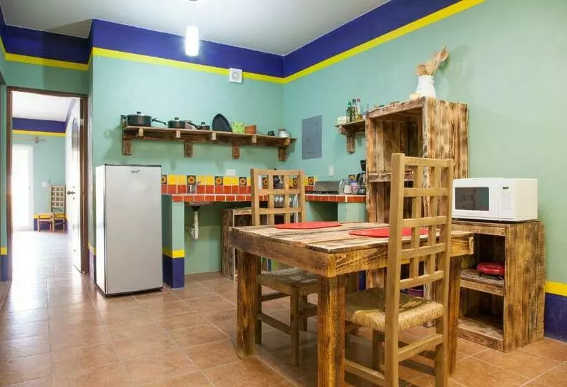 Huoneisto 1 Makuuhuone Allasnäkymä, Casa Juarez B&b