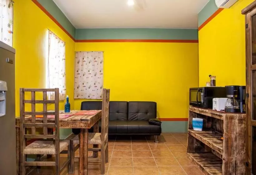 Huoneisto 1 Makuuhuone Allasnäkymä, Casa Juarez B&b