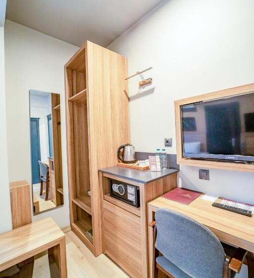 اتاق استاندارد سه تخته با چشم‌انداز باغ, Aksular