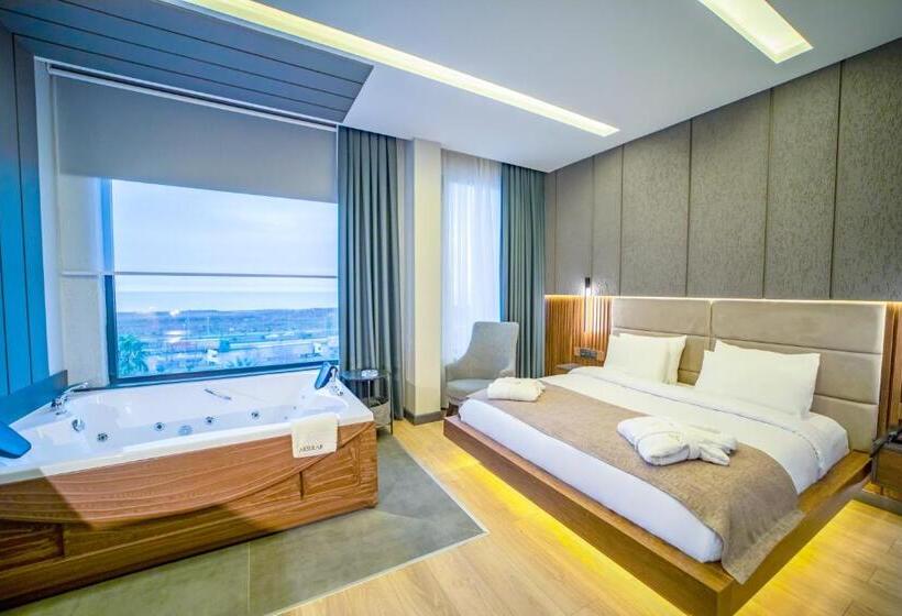 سوئیت با تخت بزرگ, Aksular