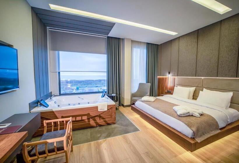 سوئیت با تخت بزرگ, Aksular