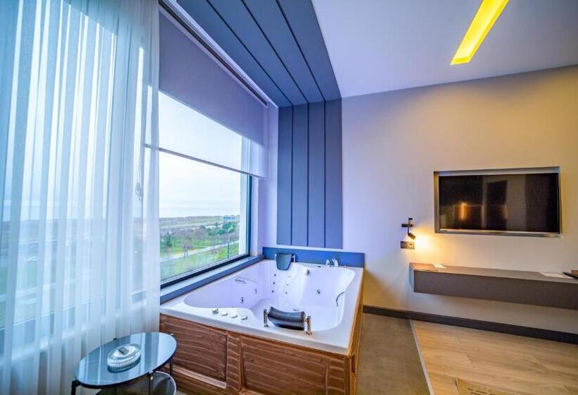 سوئیت با تخت بزرگ, Aksular