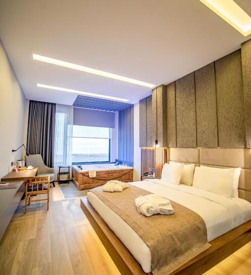 Suite Cama King, Aksular