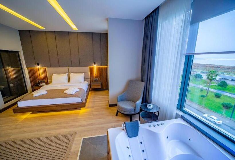 Suite Cama King, Aksular