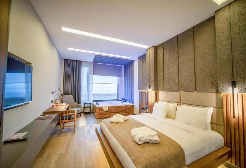 Suite Cama King, Aksular