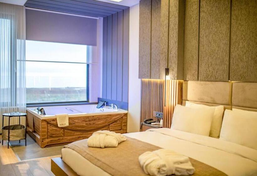 سوئیت با تخت بزرگ, Aksular