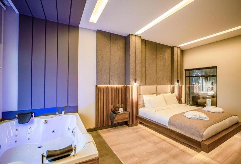 Suite Cama King, Aksular