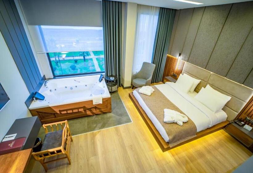 سوئیت با تخت بزرگ, Aksular