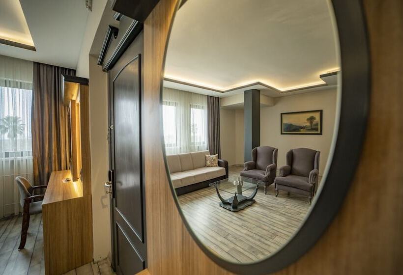 Suite Deluxe Vista Mar, Aksular
