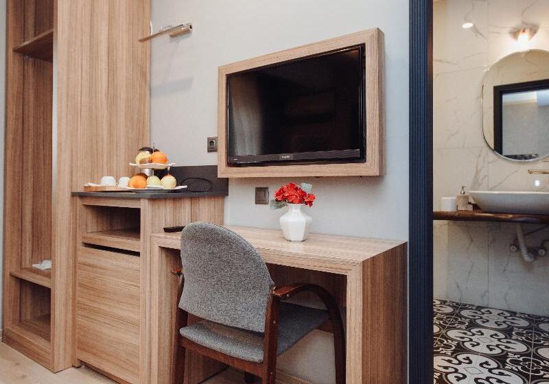Quarto Triplo Standart, Aksular