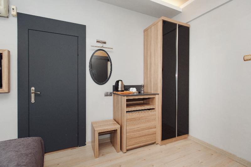 اتاق استاندارد با چشم‌انداز شهر, Aksular