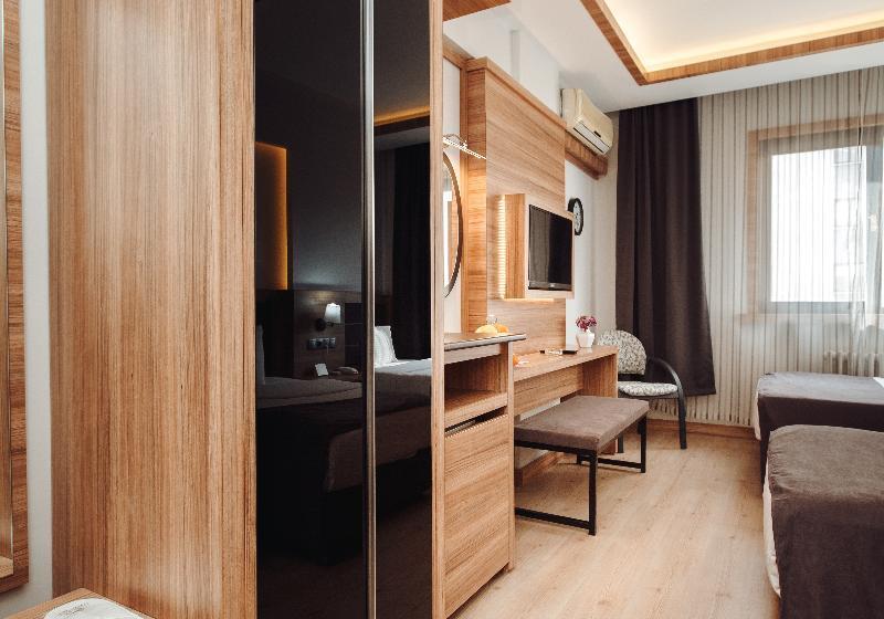 اتاق استاندارد با چشم‌انداز شهر, Aksular