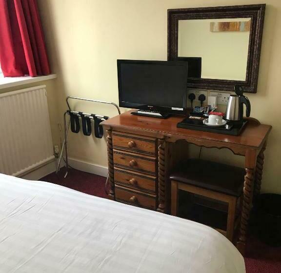 标准单人间, Barons Court