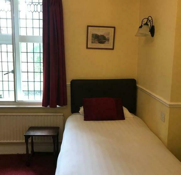 标准单人间, Barons Court