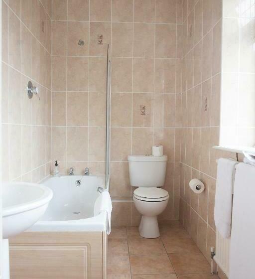 标准间, Barons Court