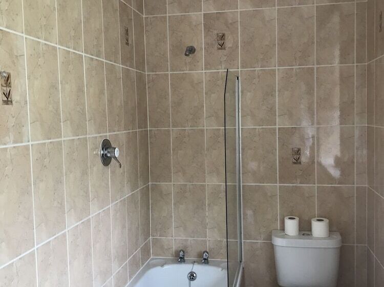 标准间, Barons Court