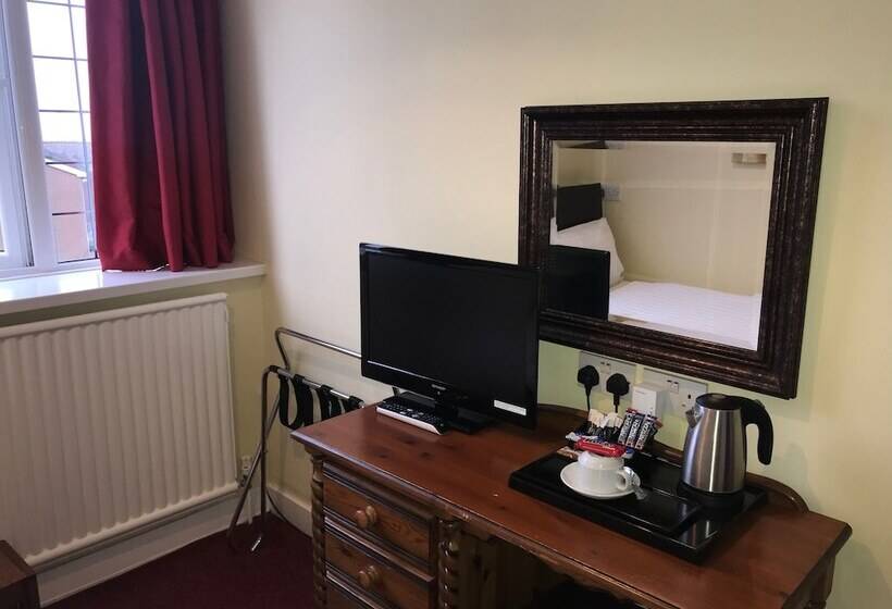 标准单人间, Barons Court