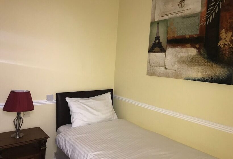 标准单人间, Barons Court