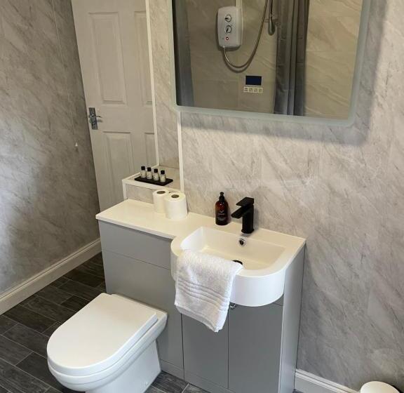 带大床的套房, Barons Court