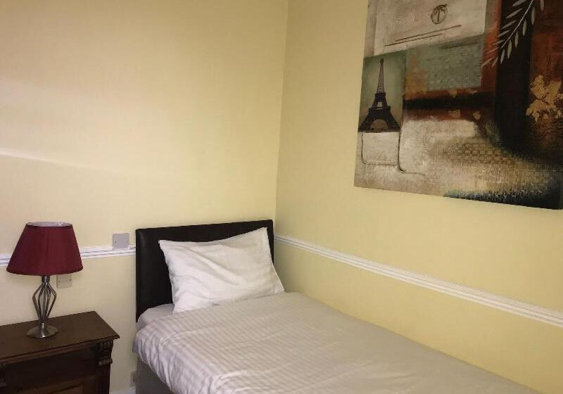 标准单人间, Barons Court