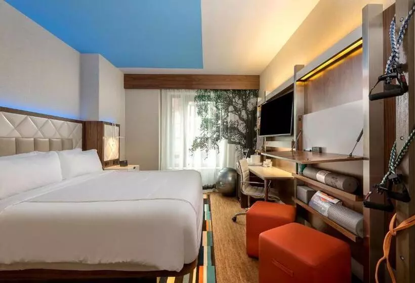 Standard Room King Bed Adapted for people with reduced mobility