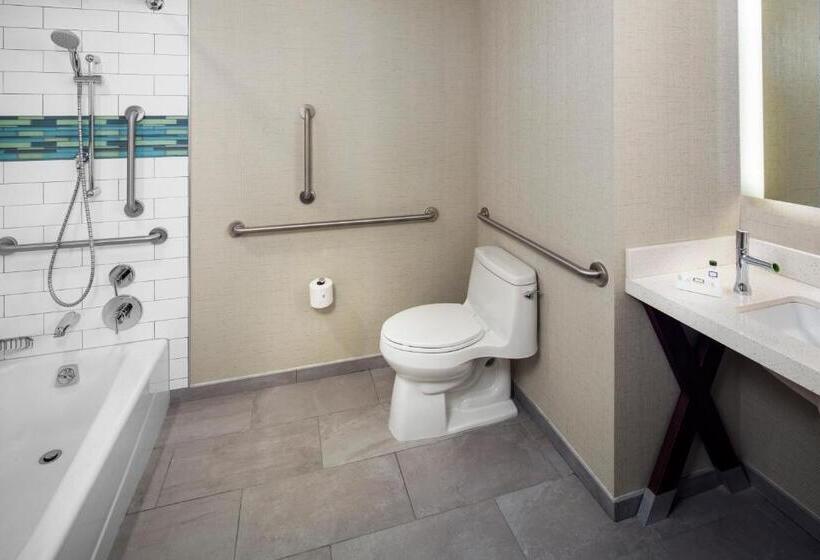 适合残疾人士使用的带超级大床的标准间, Even Hotel New York   Midtown East, An Ihg