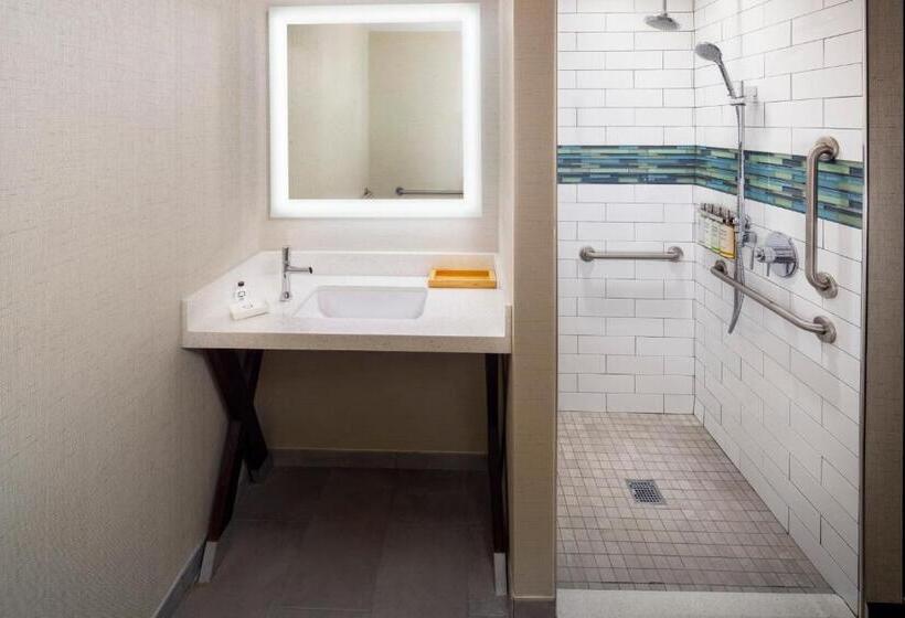 适合残疾人士使用的带超级大床的标准间, Even Hotel New York   Midtown East, An Ihg