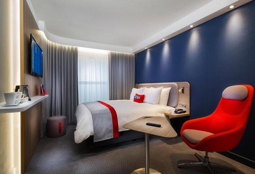 Номер Стандарт Адаптированный для Инвалидов, Holiday Inn Express Paris Velizy, An Ihg