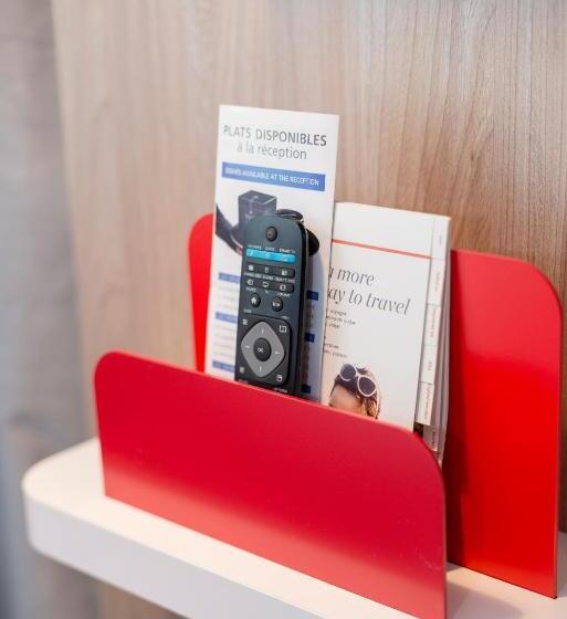 Номер Стандарт Адаптированный для Инвалидов, Holiday Inn Express Paris Velizy, An Ihg