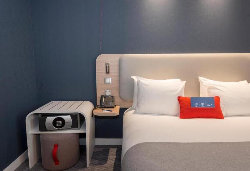 Номер Стандарт Адаптированный для Инвалидов, Holiday Inn Express Paris Velizy, An Ihg