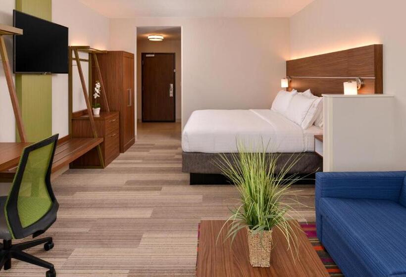 带大床的套房, Holiday Inn Express & Suites Salem, An Ihg