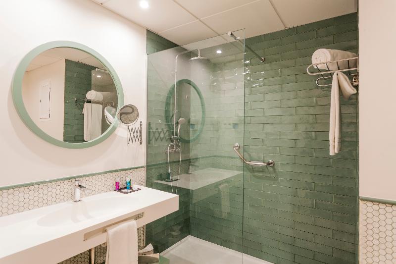 适合残疾人士使用的带超级大床的标准间, Holiday Inn Express & Suites Salem, An Ihg