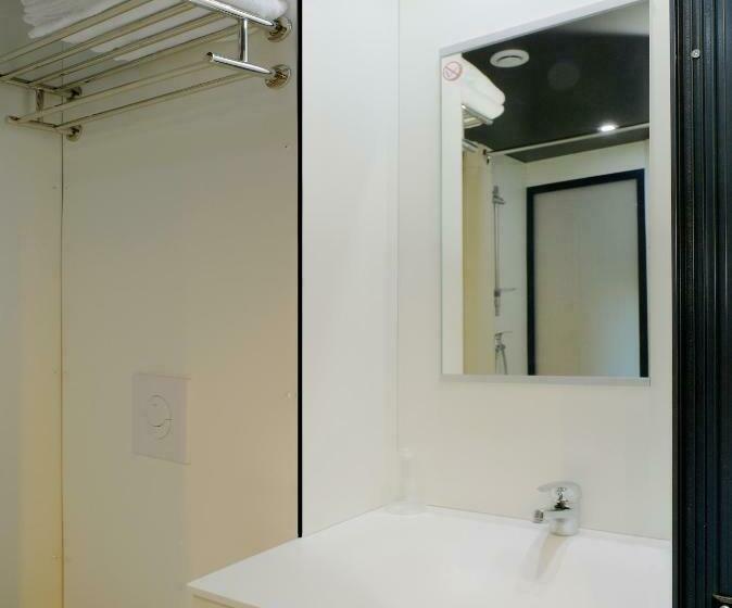 غرفة قياسية ثلاثية, In Hotel Nancy Frouard