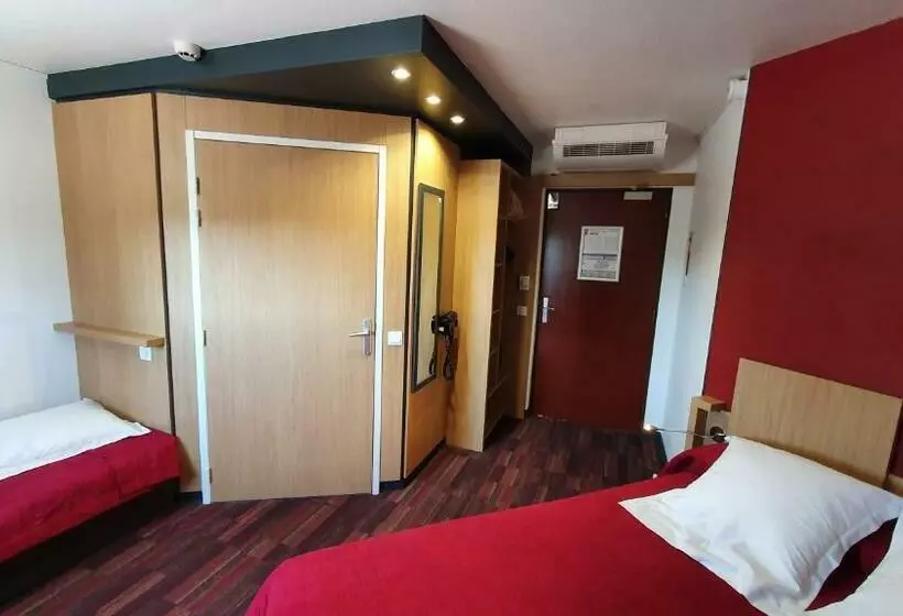 身障者適用キングサイズベッドルーム, In Hotel Nancy Frouard