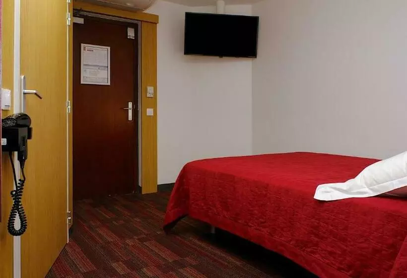 身障者適用キングサイズベッドルーム, In Hotel Nancy Frouard