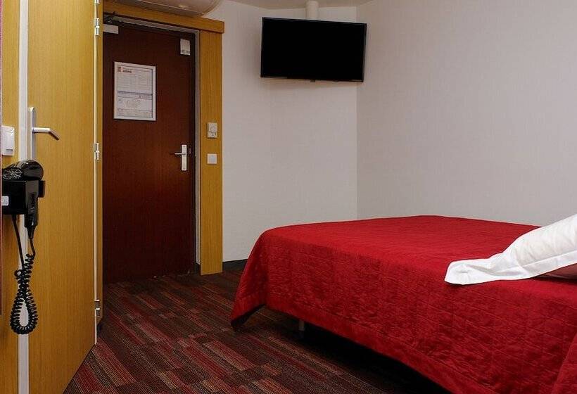 غرفة قياسية ثلاثية, In Hotel Nancy Frouard