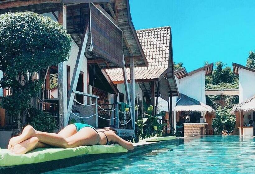 プールの見えるデラックスルーム, Kaleydo Villas